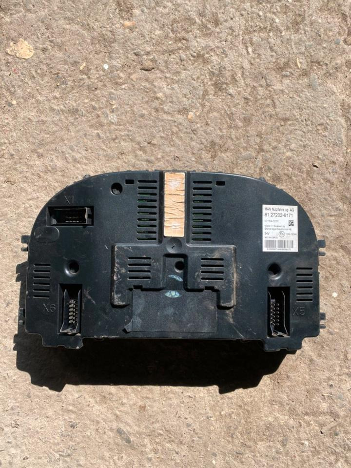 MAN Kombiinstrument Tacho 81272026171 - Salpicadero para Camión: foto 2 MAN Kombiinstrument Tacho 81272026171 - Salpicadero para Camión: foto 2