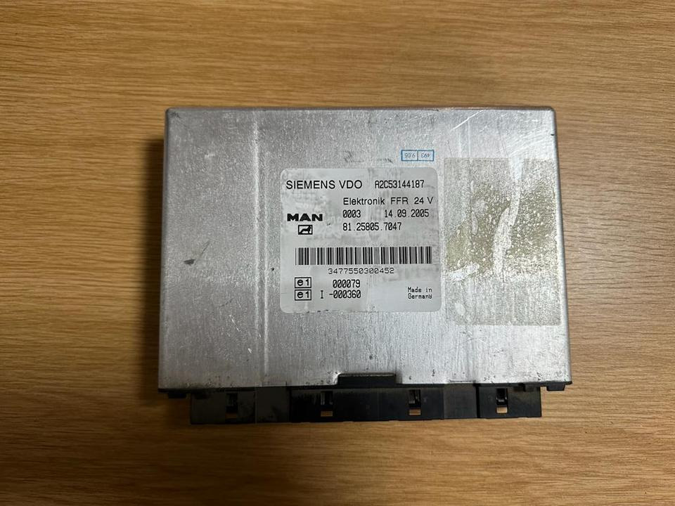 MAN SIEMENS VDO ELEKTRONIK FFR Steuergerät 81.25805.7047 - Unidad de control para Camión: foto 1 MAN SIEMENS VDO ELEKTRONIK FFR Steuergerät 81.25805.7047 - Unidad de control para Camión: foto 1