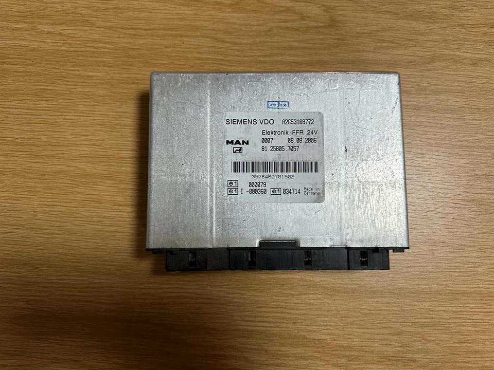 MAN SIEMENS VDO ELEKTRONIK FFR Steuergerät 81.25805.7057 - Unidad de control para Camión: foto 1 MAN SIEMENS VDO ELEKTRONIK FFR Steuergerät 81.25805.7057 - Unidad de control para Camión: foto 1