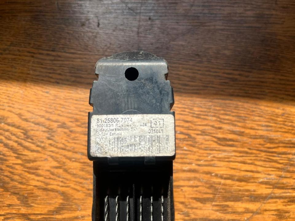 MAN Schalterleiste Fensterheber Schalter 81258067074 - Ventana y piezas para Camión: foto 2 MAN Schalterleiste Fensterheber Schalter 81258067074 - Ventana y piezas para Camión: foto 2