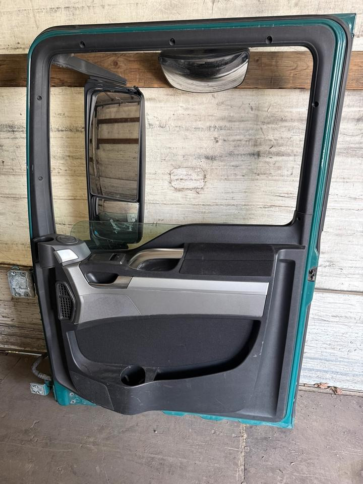 MAN TGX Beifahrertür Grün Spiegel Innenverkleidung LN 61 - Puerta y piezas para Camión: foto 2 MAN TGX Beifahrertür Grün Spiegel Innenverkleidung LN 61 - Puerta y piezas para Camión: foto 2