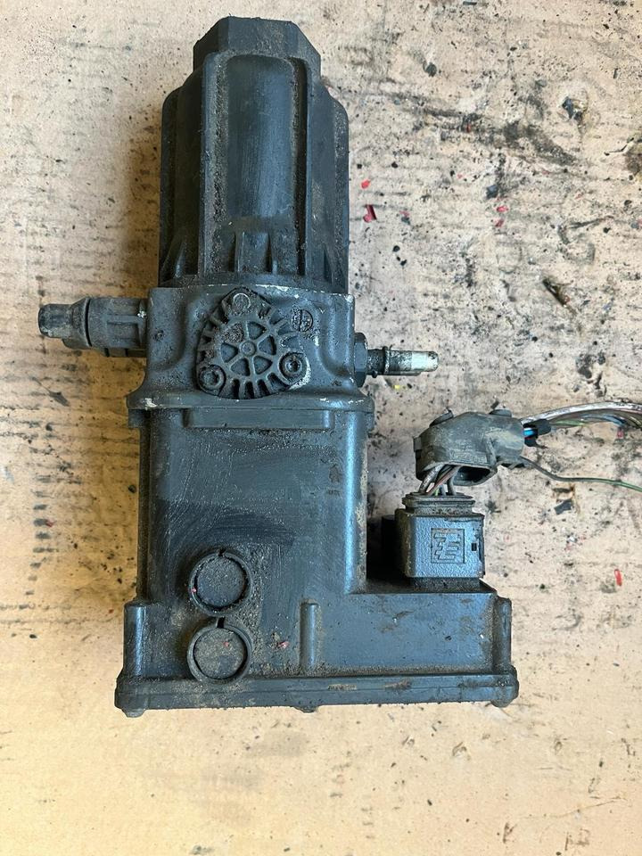 Mercedes Actros MP4 AdBlue Pumpe A0001402378 - Bomba de combustible para Camión: foto 1 Mercedes Actros MP4 AdBlue Pumpe A0001402378 - Bomba de combustible para Camión: foto 1