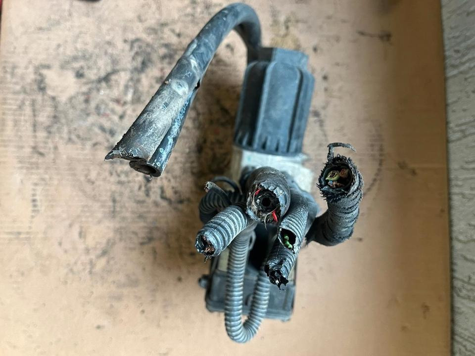 Mercedes Actros MP4 AdBlue Pumpe A0001405378 - Bomba de combustible para Camión: foto 4 Mercedes Actros MP4 AdBlue Pumpe A0001405378 - Bomba de combustible para Camión: foto 4