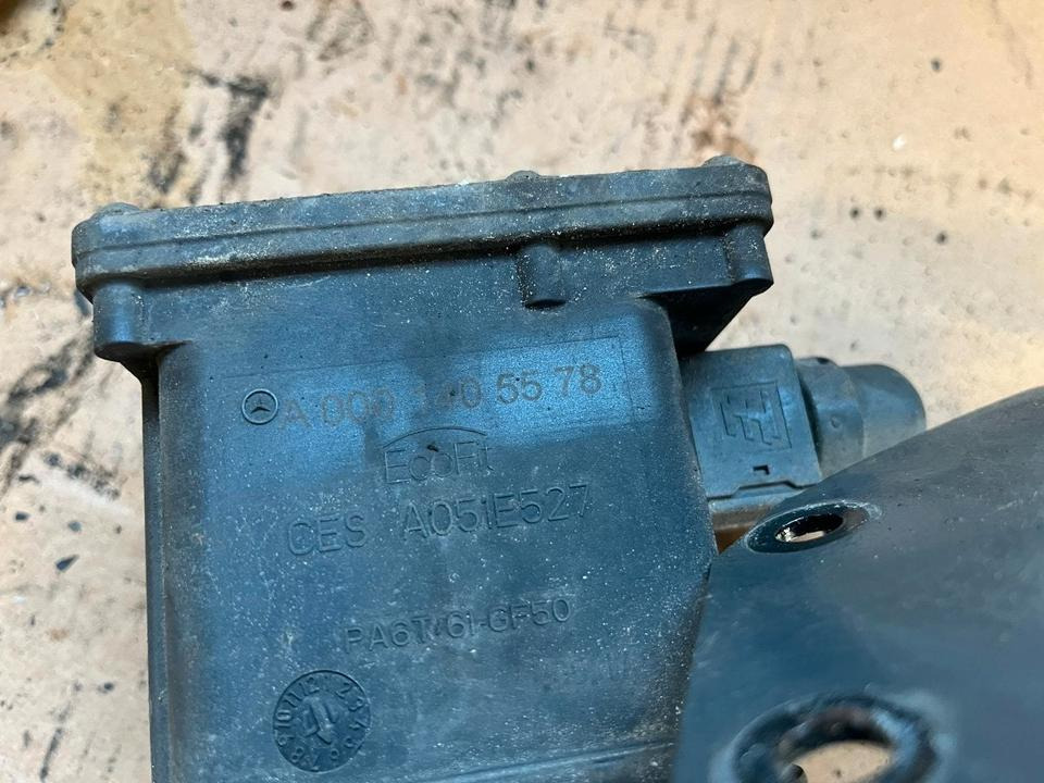 Mercedes Actros MP4 AdBlue Pumpe A0001405578 - Bomba de combustible para Camión: foto 2 Mercedes Actros MP4 AdBlue Pumpe A0001405578 - Bomba de combustible para Camión: foto 2