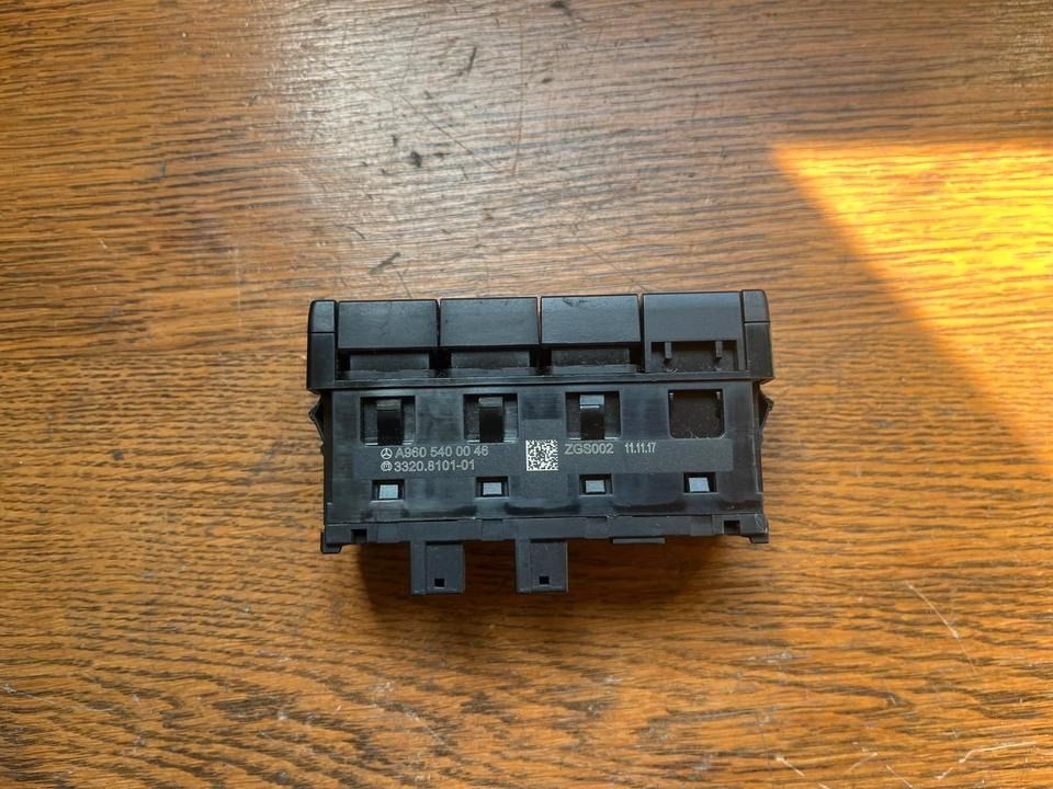 Mercedes Actros MP4 Kabinenschalter, Innenbeleuchtung A9605400046 - Cabina e interior para Camión: foto 3 Mercedes Actros MP4 Kabinenschalter, Innenbeleuchtung A9605400046 - Cabina e interior para Camión: foto 3
