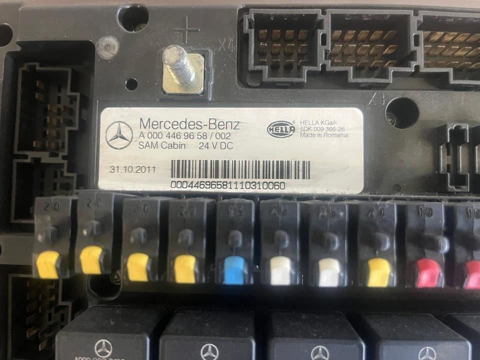 Mercedes Actros MP4 SAM Cabin Sicherungskasten A0004469658 - Fusible para Camión: foto 3 Mercedes Actros MP4 SAM Cabin Sicherungskasten A0004469658 - Fusible para Camión: foto 3