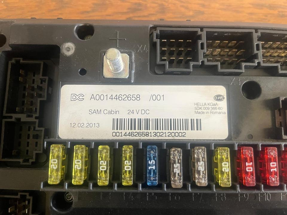 Mercedes Actros MP4 SAM Cabin Sicherungskasten A0014462658 - Fusible para Camión: foto 3 Mercedes Actros MP4 SAM Cabin Sicherungskasten A0014462658 - Fusible para Camión: foto 3