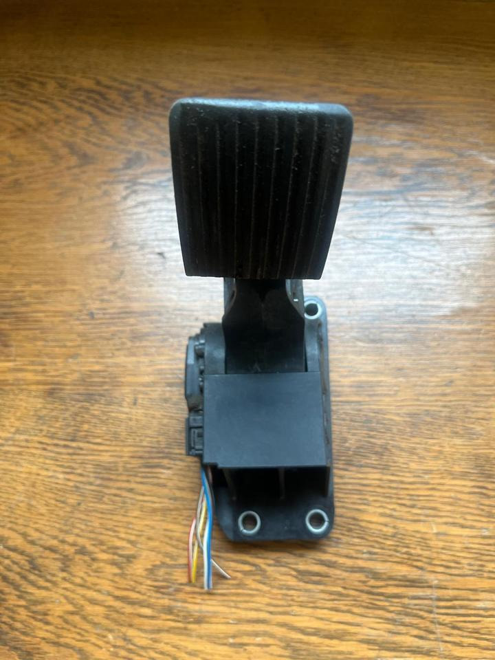Mercedes Atego Gaspedal A9403000004 - Pedal para Camión: foto 4 Mercedes Atego Gaspedal A9403000004 - Pedal para Camión: foto 4