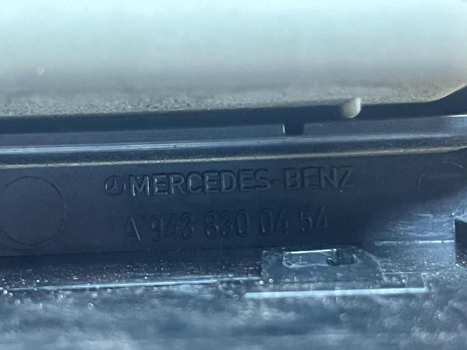 Mercedes Atego Luftdüse Vorne Mitte A9438300454 - Cabina e interior para Camión: foto 3 Mercedes Atego Luftdüse Vorne Mitte A9438300454 - Cabina e interior para Camión: foto 3