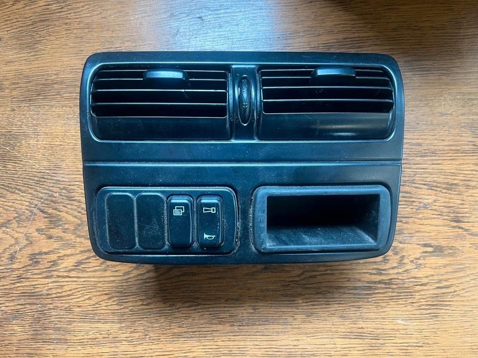 Mercedes Atego Luftdüse Vorne Mitte A9438300454 - Cabina e interior para Camión: foto 1 Mercedes Atego Luftdüse Vorne Mitte A9438300454 - Cabina e interior para Camión: foto 1