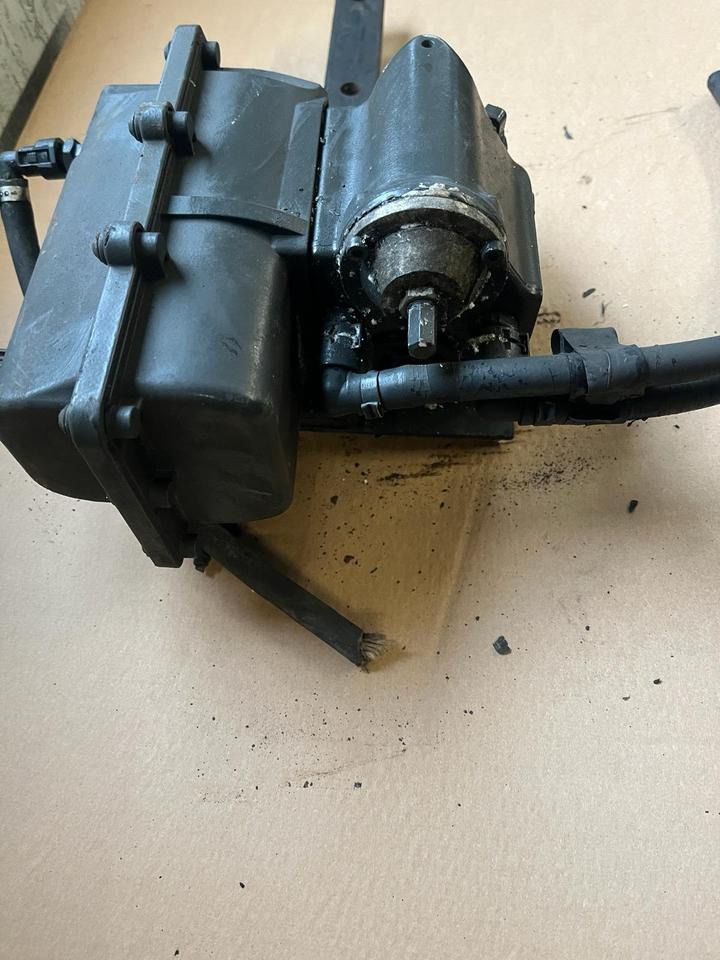 Mercedes-Benz Actros Atego EU4 EU5 AdBlue Pumpe A0001400478 - Bomba de combustible para Camión: foto 4 Mercedes-Benz Actros Atego EU4 EU5 AdBlue Pumpe A0001400478 - Bomba de combustible para Camión: foto 4