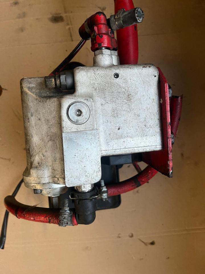 Mercedes-Benz Actros Atego EU4 EU5 AdBlue Pumpe A0001401578 - Bomba de combustible para Camión: foto 4 Mercedes-Benz Actros Atego EU4 EU5 AdBlue Pumpe A0001401578 - Bomba de combustible para Camión: foto 4