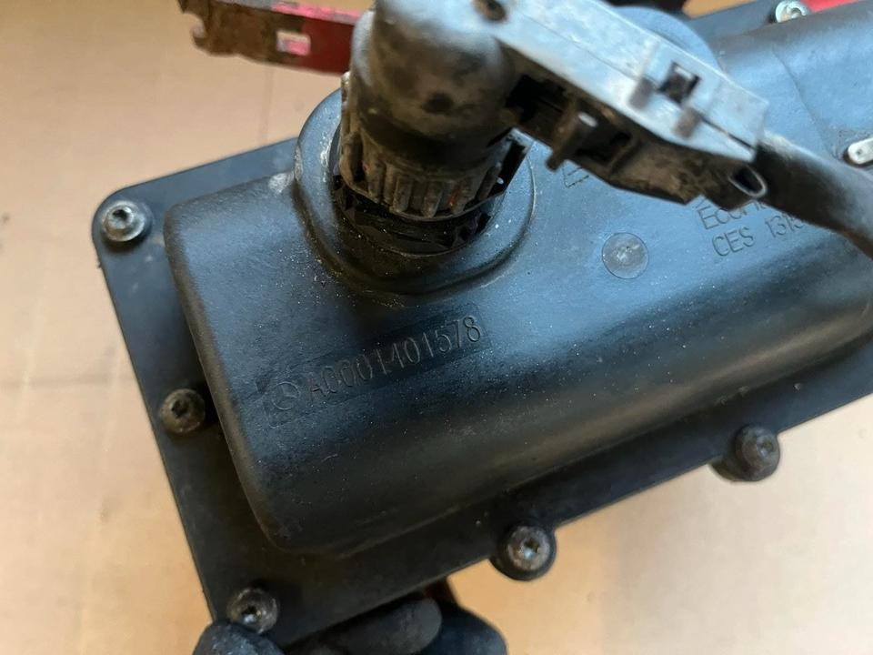 Mercedes-Benz Actros Atego EU4 EU5 AdBlue Pumpe A0001401578 - Bomba de combustible para Camión: foto 2 Mercedes-Benz Actros Atego EU4 EU5 AdBlue Pumpe A0001401578 - Bomba de combustible para Camión: foto 2