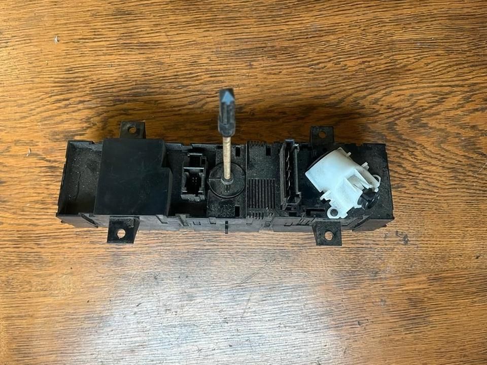 Mercedes Sprinter Klimabedienteil Klima Heizung A9068300185 - Calefacción/ Ventilación para Camión: foto 4 Mercedes Sprinter Klimabedienteil Klima Heizung A9068300185 - Calefacción/ Ventilación para Camión: foto 4