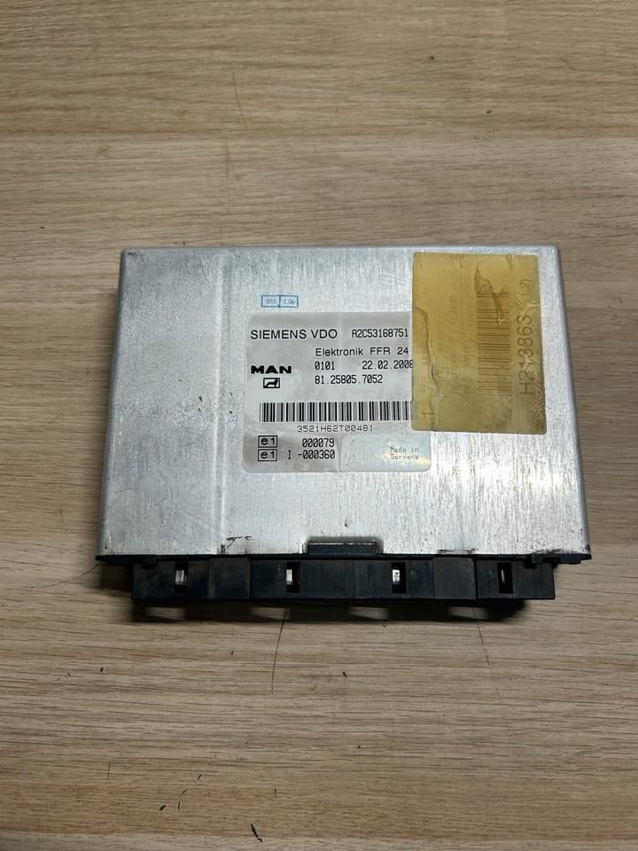 MAN Siemens VDO Elektronik FFR Steuergerät 81.25805.7052 - Piezas de recambio: foto 2 MAN Siemens VDO Elektronik FFR Steuergerät 81.25805.7052 - Piezas de recambio: foto 2