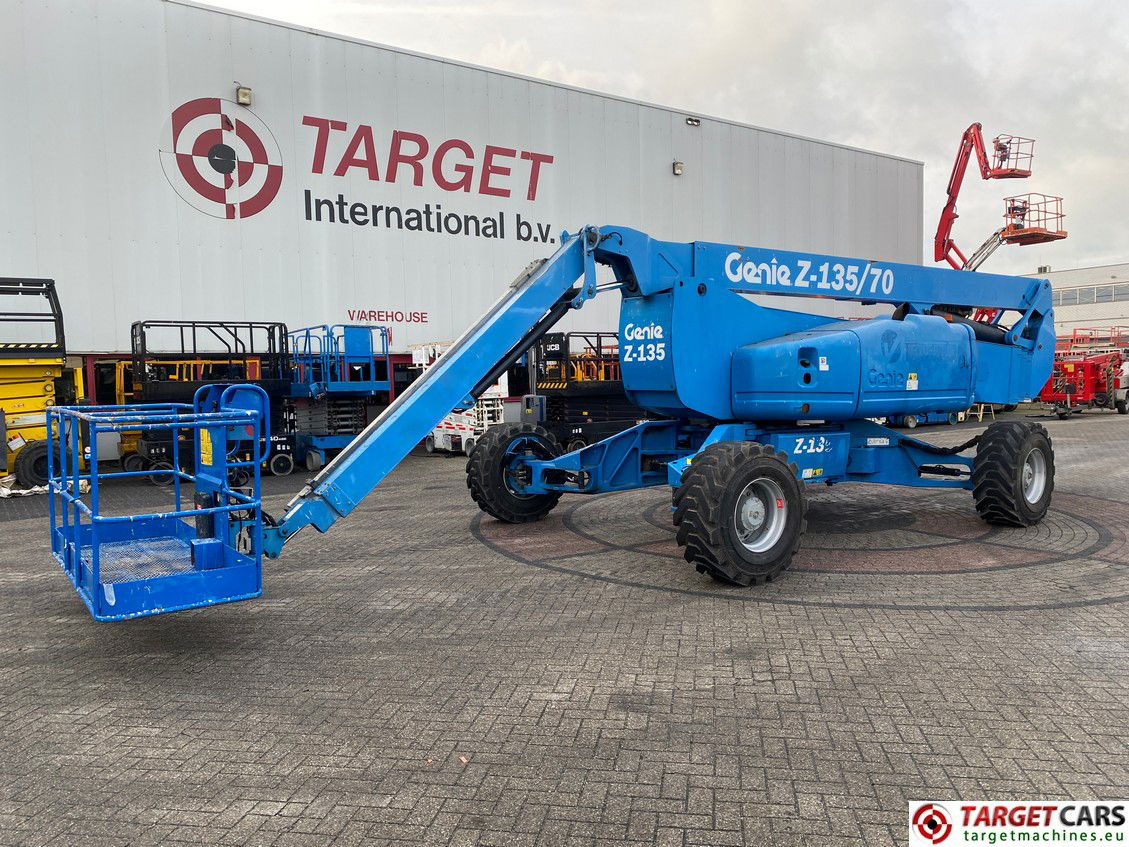 Plataforma articulada GENIE Z-135/70 ARTICULATED Z135/70 4x4x4 DIESEL BOOM WORK LIFT W/JIB 4315CM 04-2012: foto 1