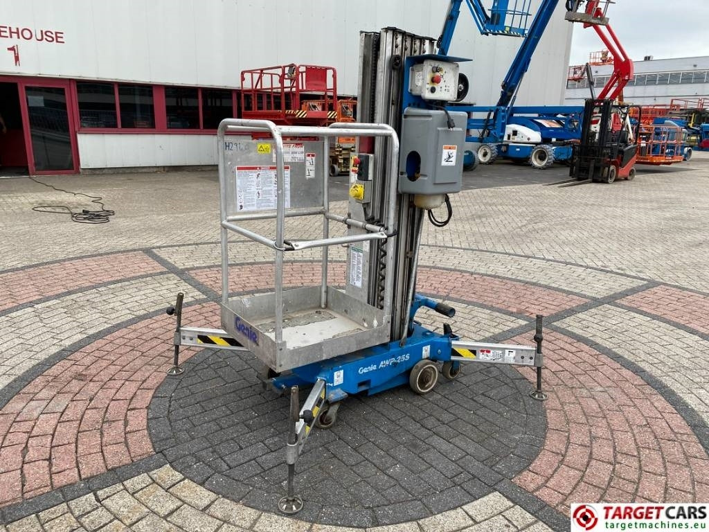 Genie AWP-25S Electric AC Vertical Mast Work Lift 950cm - Plataforma de mástil vertical: foto 1 Genie AWP-25S Electric AC Vertical Mast Work Lift 950cm - Plataforma de mástil vertical: foto 1