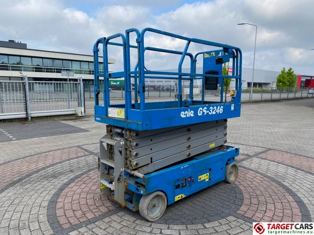 Genie GS-3246 Electric Scissor Work Lift 1175cm - Plataforma de tijeras: foto 3 Genie GS-3246 Electric Scissor Work Lift 1175cm - Plataforma de tijeras: foto 3