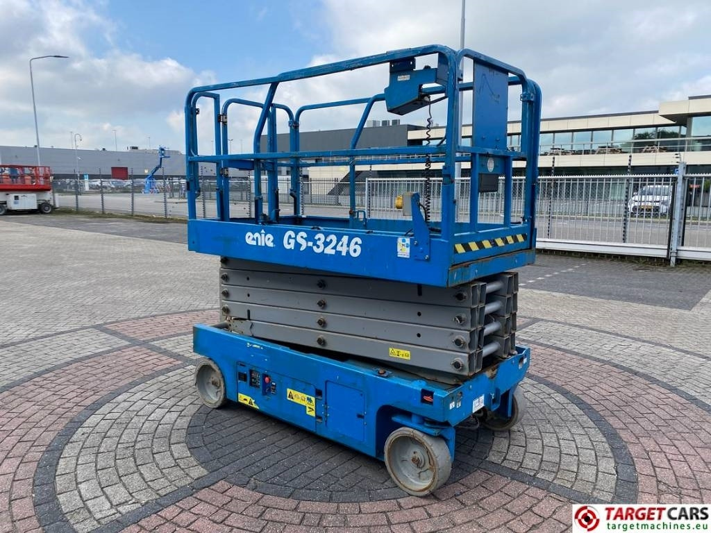 Genie GS-3246 Electric Scissor Work Lift 1175cm - Plataforma de tijeras: foto 2 Genie GS-3246 Electric Scissor Work Lift 1175cm - Plataforma de tijeras: foto 2