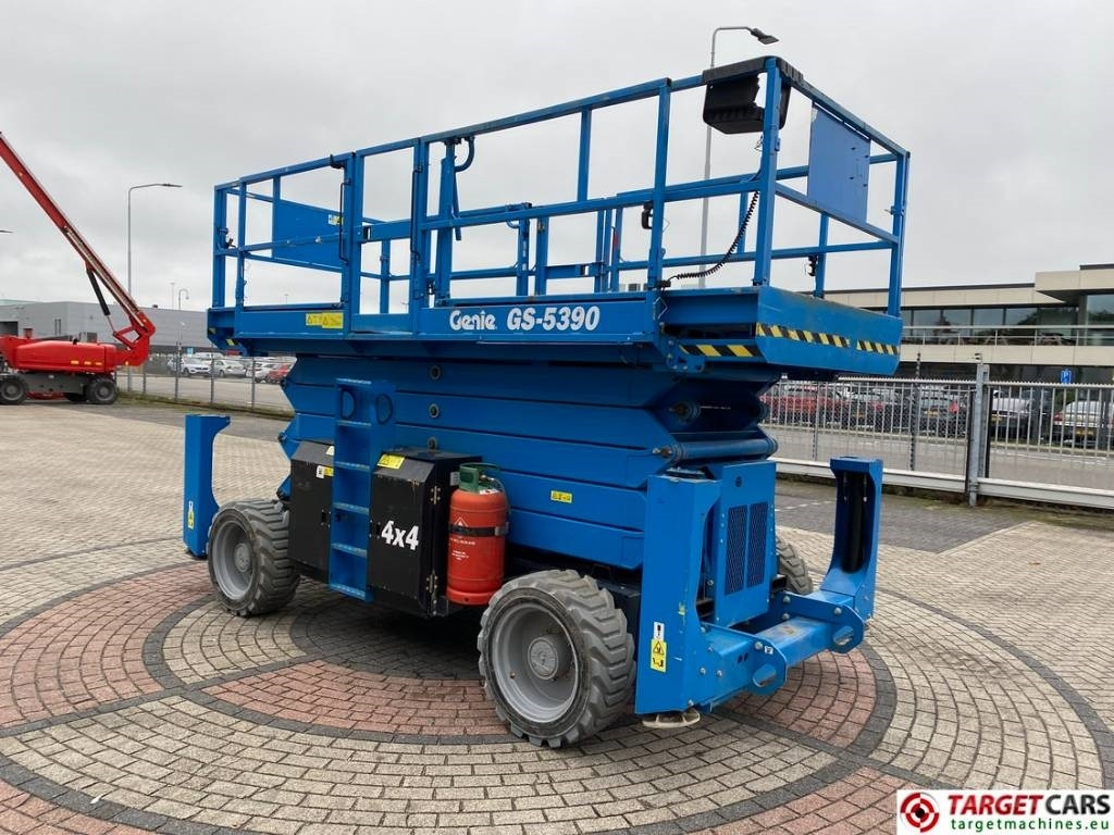 Genie GS-5390 RT LPG 4x4 Scissor Work Lift 1815cm - Plataforma de tijeras: foto 2 Genie GS-5390 RT LPG 4x4 Scissor Work Lift 1815cm - Plataforma de tijeras: foto 2