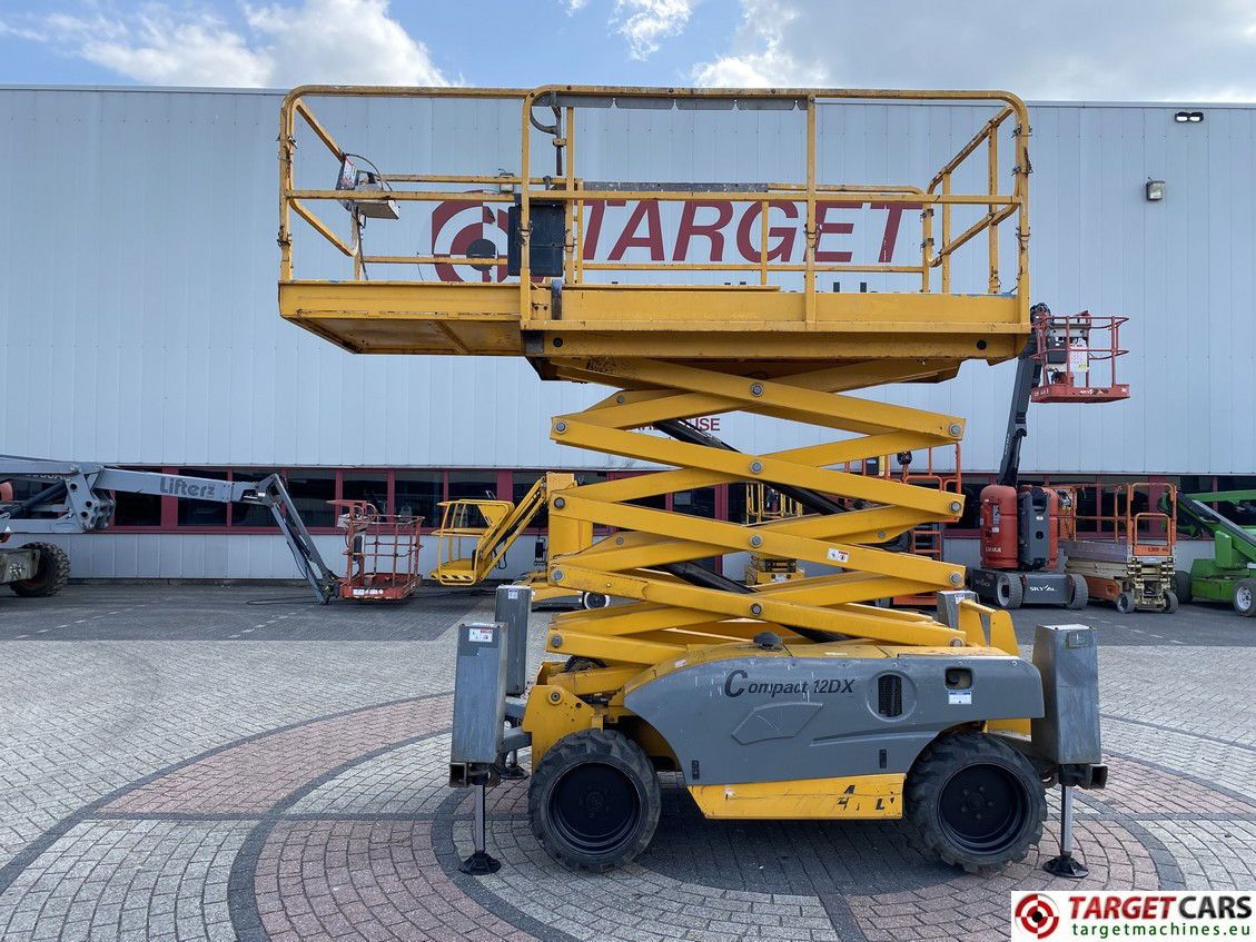 HAULOTTE COMPACT 12DX DIESEL 4x4 SCISSOR WORKLIFT 1206CM 2017 2018080 JACKLEGS - Plataforma de tijeras: foto 5 HAULOTTE COMPACT 12DX DIESEL 4x4 SCISSOR WORKLIFT 1206CM 2017 2018080 JACKLEGS - Plataforma de tijeras: foto 5