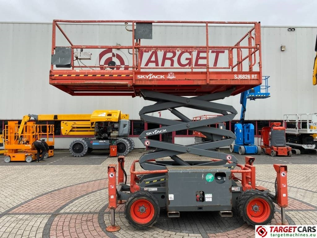 SkyJack SJ6826 RT Diesel 4x4 Scissor Work Lift 992cm  - Plataforma de tijeras: foto 5 SkyJack SJ6826 RT Diesel 4x4 Scissor Work Lift 992cm  - Plataforma de tijeras: foto 5