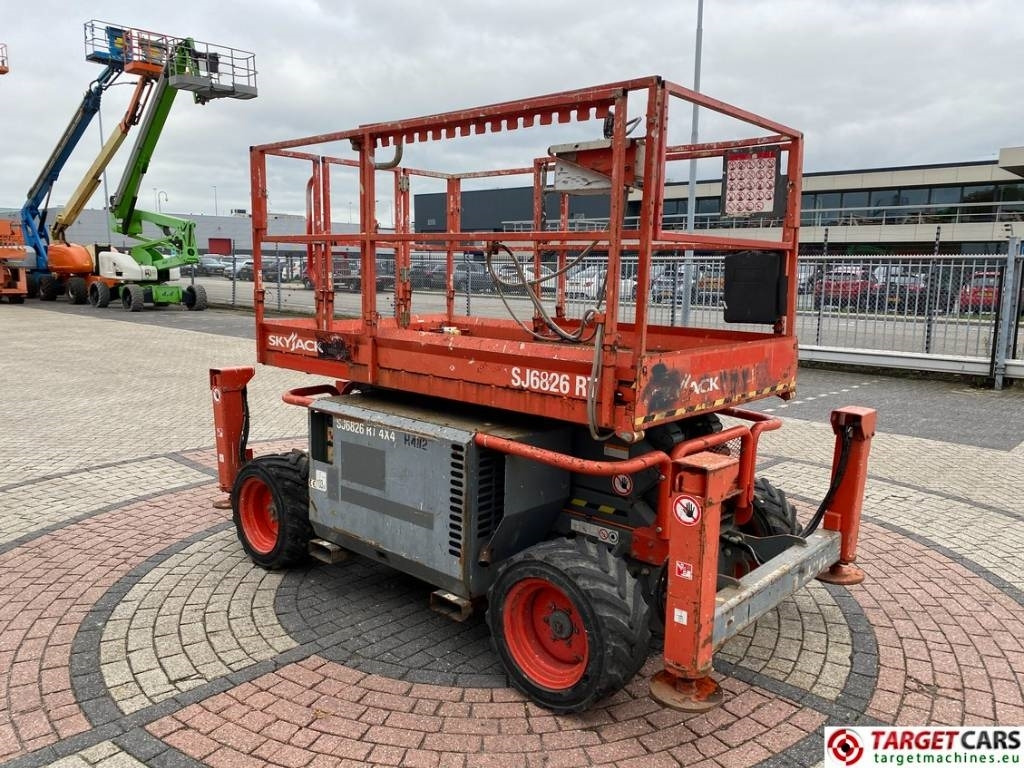 SkyJack SJ6826 RT Diesel 4x4 Scissor Work Lift 992cm  - Plataforma de tijeras: foto 2 SkyJack SJ6826 RT Diesel 4x4 Scissor Work Lift 992cm  - Plataforma de tijeras: foto 2