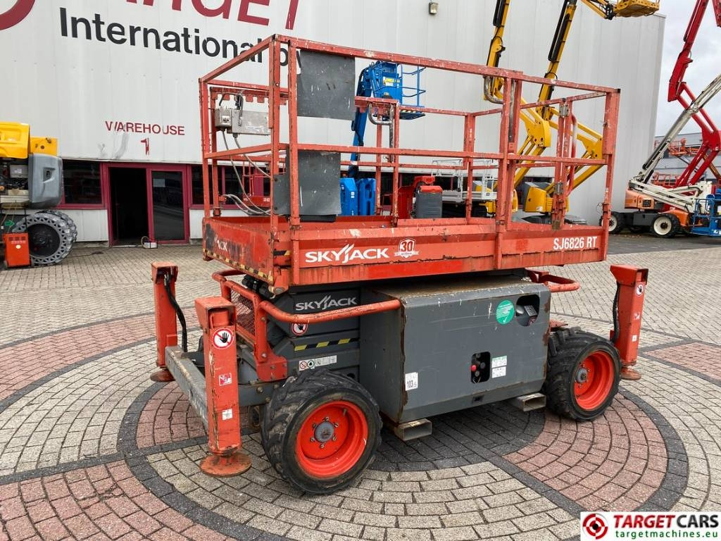 SkyJack SJ6826 RT Diesel 4x4 Scissor Work Lift 992cm  - Plataforma de tijeras: foto 1 SkyJack SJ6826 RT Diesel 4x4 Scissor Work Lift 992cm  - Plataforma de tijeras: foto 1
