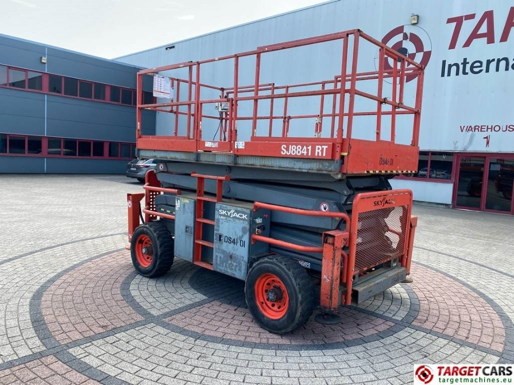 SkyJack SJ8841 RT Diesel 4x4 Scissor Work Lift 1430cm - Plataforma de tijeras: foto 4 SkyJack SJ8841 RT Diesel 4x4 Scissor Work Lift 1430cm - Plataforma de tijeras: foto 4