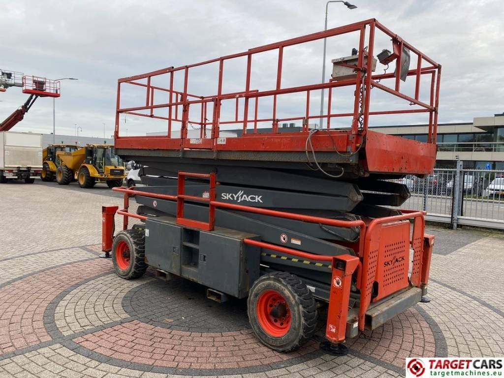 SkyJack SJ9250 RT Diesel 4x4 Scissor Work Lift 1720cm - Plataforma de tijeras: foto 2 SkyJack SJ9250 RT Diesel 4x4 Scissor Work Lift 1720cm - Plataforma de tijeras: foto 2