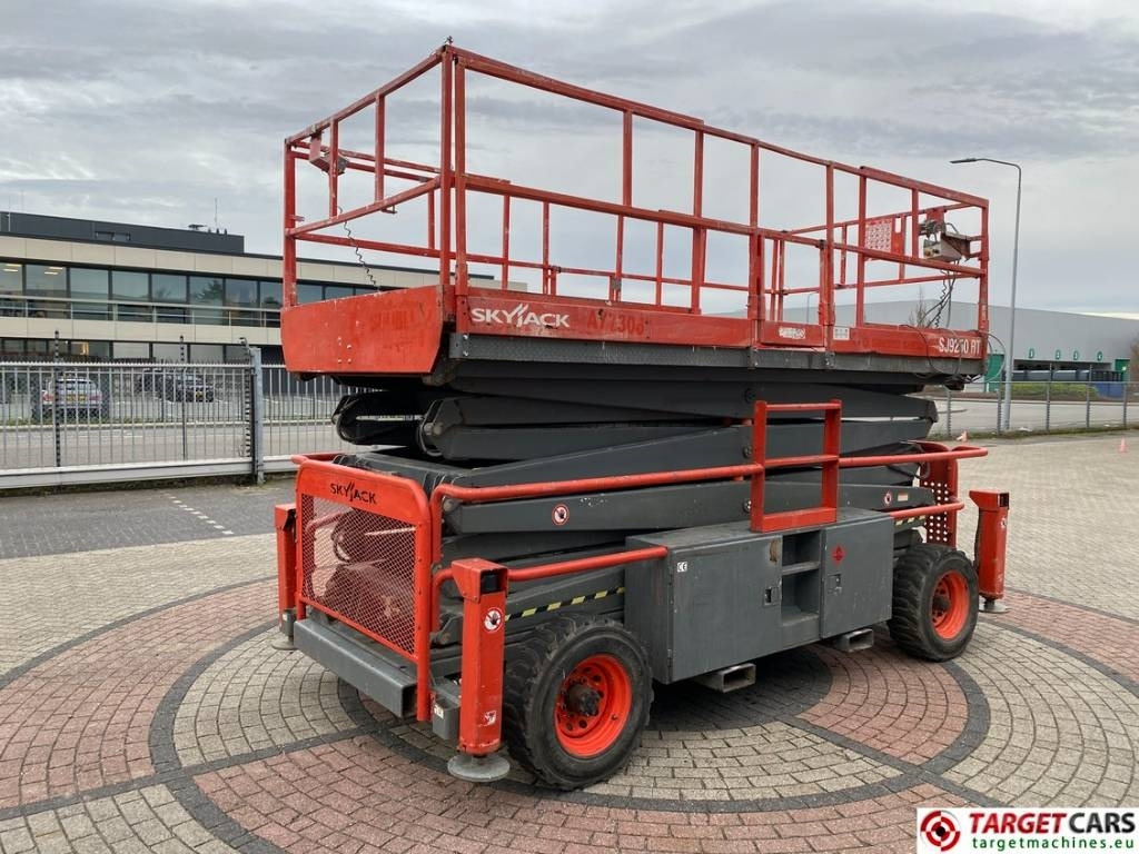 SkyJack SJ9250 RT Diesel 4x4 Scissor Work Lift 1720cm - Plataforma de tijeras: foto 3 SkyJack SJ9250 RT Diesel 4x4 Scissor Work Lift 1720cm - Plataforma de tijeras: foto 3
