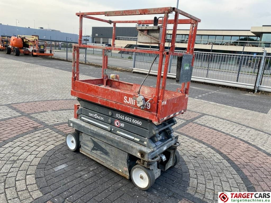 SkyJack SJIII-3219 Electric 3219 Scissor Work Lift 780cm - Plataforma de tijeras: foto 2 SkyJack SJIII-3219 Electric 3219 Scissor Work Lift 780cm - Plataforma de tijeras: foto 2