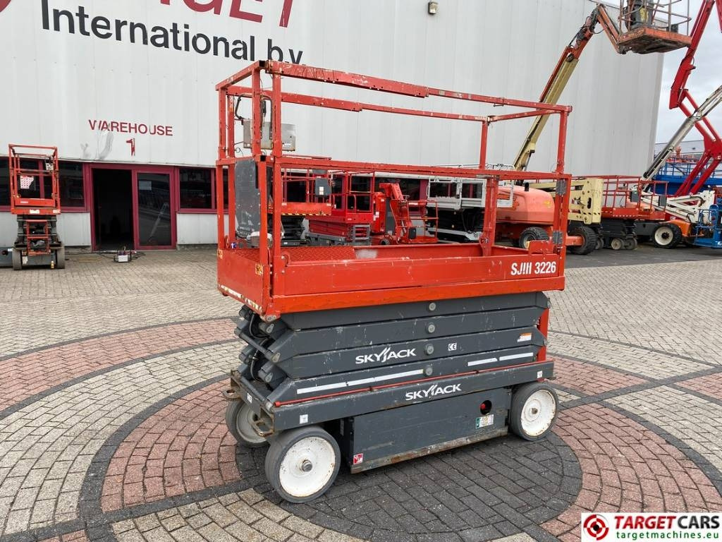 SkyJack SJIII-3226 Electric 3226 Scissor Work Lift 990cm  - Plataforma de tijeras: foto 1 SkyJack SJIII-3226 Electric 3226 Scissor Work Lift 990cm  - Plataforma de tijeras: foto 1