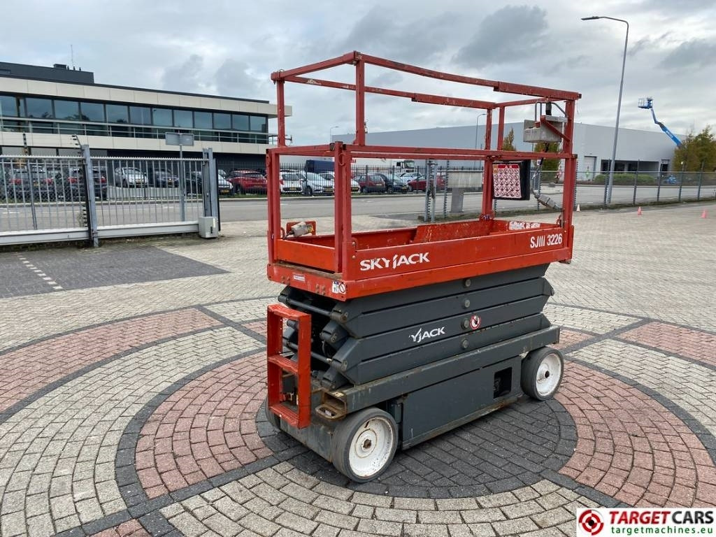 SkyJack SJIII-3226 Electric 3226 Scissor Work Lift 990cm  - Plataforma de tijeras: foto 3 SkyJack SJIII-3226 Electric 3226 Scissor Work Lift 990cm  - Plataforma de tijeras: foto 3