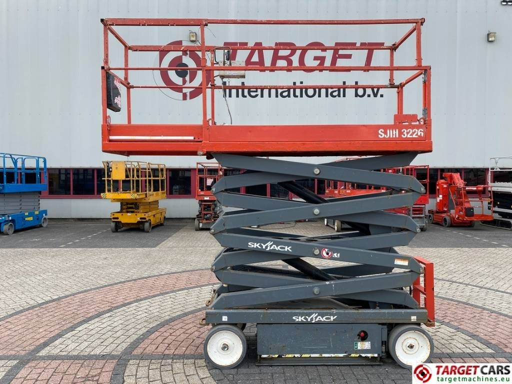 SkyJack SJIII-3226 Electric 3226 Scissor Work Lift 990cm  - Plataforma de tijeras: foto 5 SkyJack SJIII-3226 Electric 3226 Scissor Work Lift 990cm  - Plataforma de tijeras: foto 5