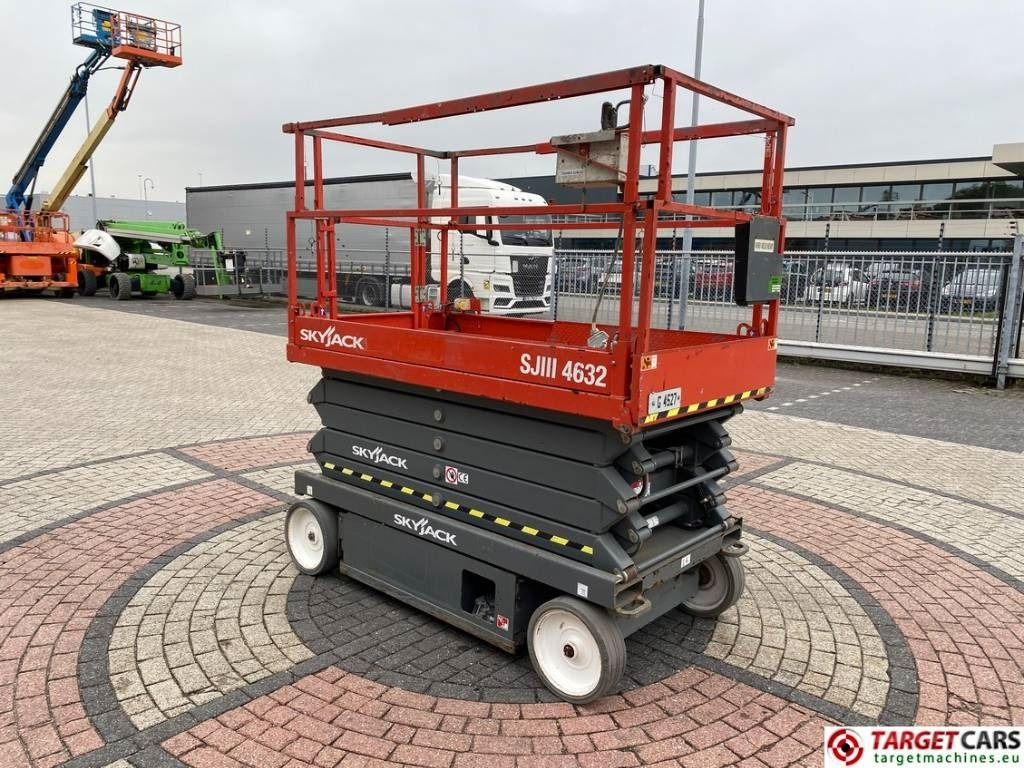 SkyJack SJIII-4632 Electric 4632 Scissor Work Lift 1170cm  - Plataforma de tijeras: foto 2 SkyJack SJIII-4632 Electric 4632 Scissor Work Lift 1170cm  - Plataforma de tijeras: foto 2