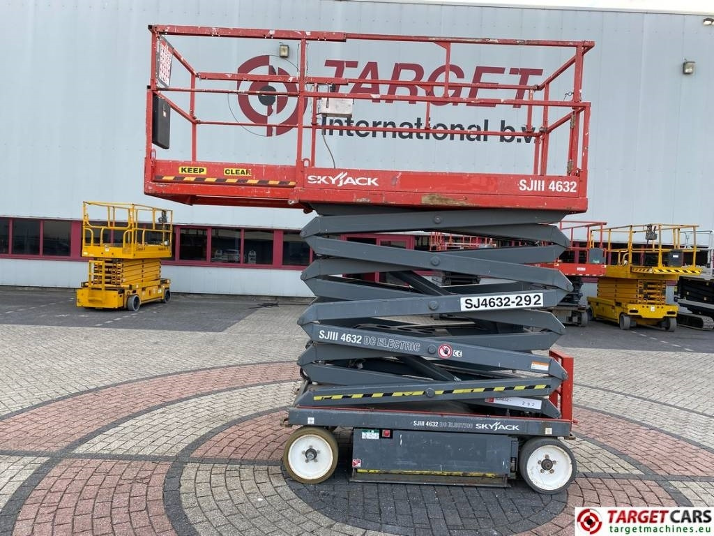 SkyJack SJIII-4632 Electric 4632 Scissor Work Lift 1170cm  - Plataforma de tijeras: foto 5 SkyJack SJIII-4632 Electric 4632 Scissor Work Lift 1170cm  - Plataforma de tijeras: foto 5