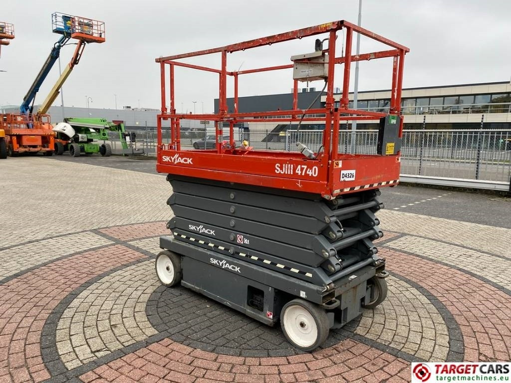 SkyJack SJIII-4740 Electric 4740 Scissor Work Lift 1380cm  - Plataforma de tijeras: foto 2 SkyJack SJIII-4740 Electric 4740 Scissor Work Lift 1380cm  - Plataforma de tijeras: foto 2