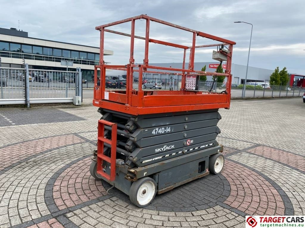 SkyJack SJIII-4740 Electric Scissor Work Lift 1380cm - Plataforma de tijeras: foto 3 SkyJack SJIII-4740 Electric Scissor Work Lift 1380cm - Plataforma de tijeras: foto 3