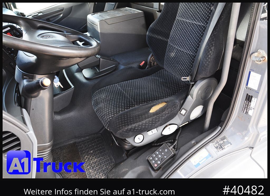 MERCEDES-BENZ 1824 LL Carrier 950 Mt, 3 Kammern, Automatik - Frigorífico camión: foto 4 MERCEDES-BENZ 1824 LL Carrier 950 Mt, 3 Kammern, Automatik - Frigorífico camión: foto 4