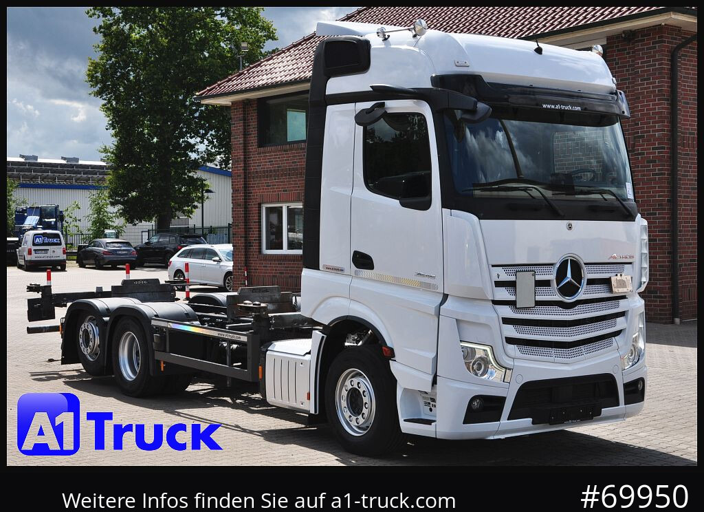 MERCEDES-BENZ 2545, Multi BDF, 7.45-7.82 2 AHK - Portacontenedore/ Intercambiable camión: foto 1 MERCEDES-BENZ 2545, Multi BDF, 7.45-7.82 2 AHK - Portacontenedore/ Intercambiable camión: foto 1