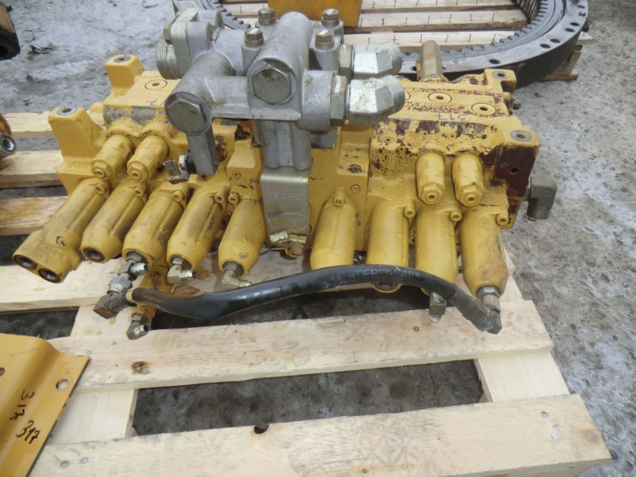 Caterpillar 317B LN Distributore idrualico - Válvula hidráulica para Maquinaria de construcción: foto 1 Caterpillar 317B LN Distributore idrualico - Válvula hidráulica para Maquinaria de construcción: foto 1