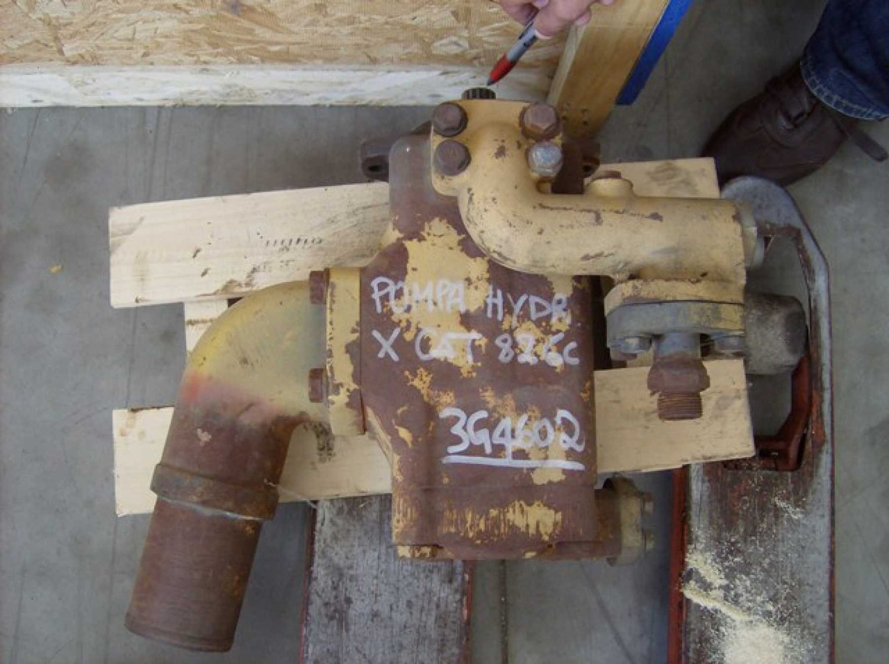 Caterpillar 826C Pompa idraulica di sterzo e movimentazione lama - Bomba hidráulica para Maquinaria de construcción: foto 4 Caterpillar 826C Pompa idraulica di sterzo e movimentazione lama - Bomba hidráulica para Maquinaria de construcción: foto 4