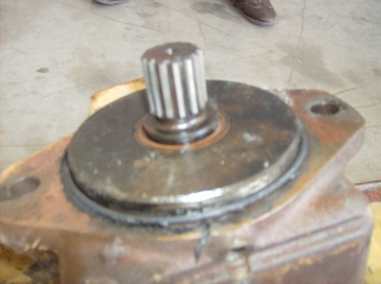 Caterpillar 826C Pompa idraulica di sterzo e movimentazione lama - Bomba hidráulica para Maquinaria de construcción: foto 3 Caterpillar 826C Pompa idraulica di sterzo e movimentazione lama - Bomba hidráulica para Maquinaria de construcción: foto 3