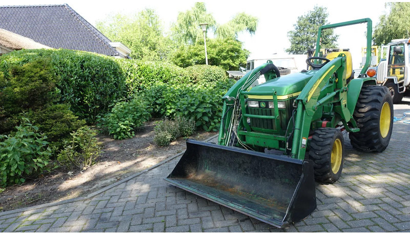 John Deere 790 4x4 SCHADE--UNFALL-- ACCIDENT - Tractor: foto 2 John Deere 790 4x4 SCHADE--UNFALL-- ACCIDENT - Tractor: foto 2