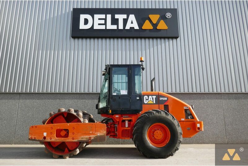 Caterpillar CP533E - Rodillo: foto 1 Caterpillar CP533E - Rodillo: foto 1