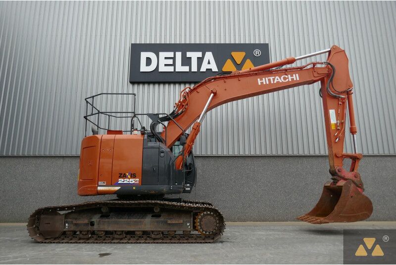 Hitachi ZX225USLC-6 - Excavadora de cadenas: foto 2 Hitachi ZX225USLC-6 - Excavadora de cadenas: foto 2
