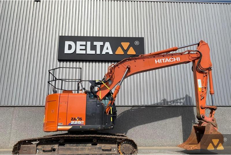 Hitachi ZX225USLC-6 - Excavadora de cadenas: foto 2 Hitachi ZX225USLC-6 - Excavadora de cadenas: foto 2