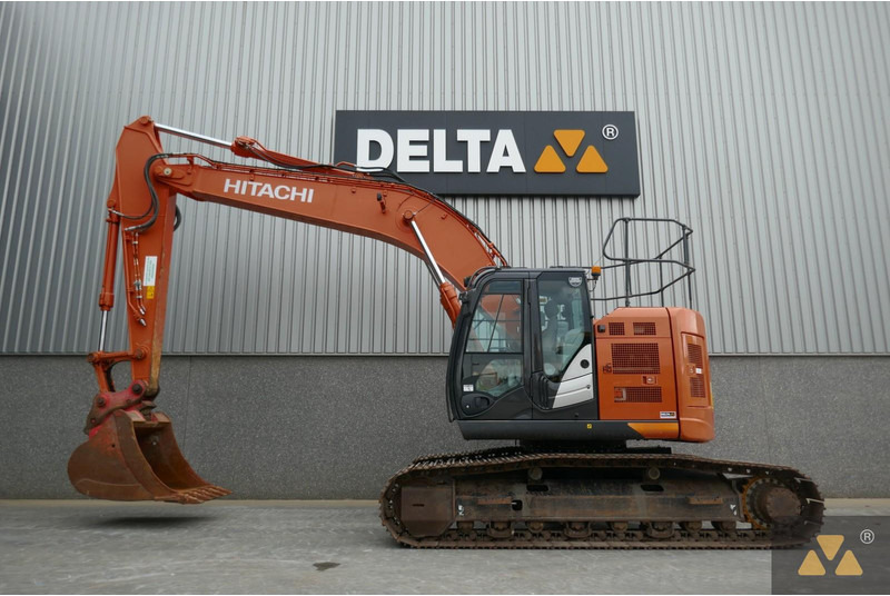 Excavadora de cadenas Hitachi ZX225USLC-6: foto 1