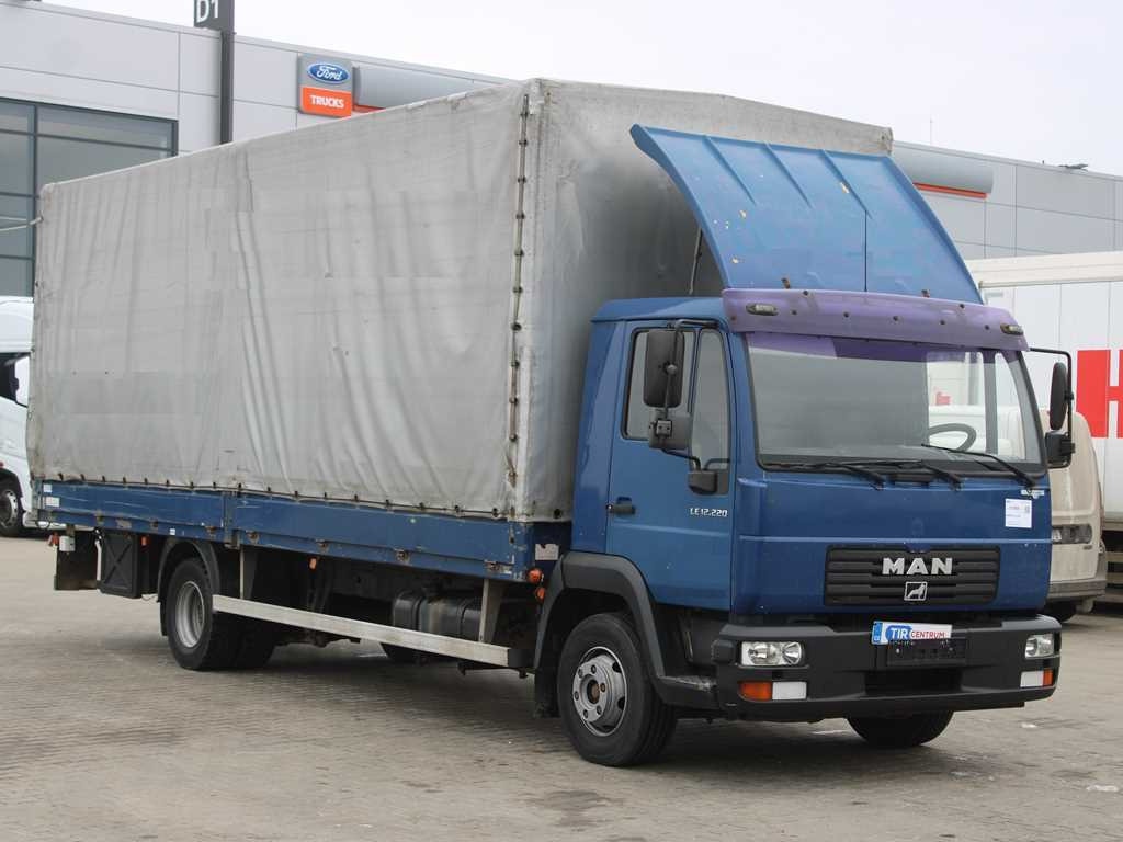 MAN LE 12.220, EURO 3, HYDRAULIC FRONT, TIRES 80% - Camión lona: foto 3 MAN LE 12.220, EURO 3, HYDRAULIC FRONT, TIRES 80% - Camión lona: foto 3